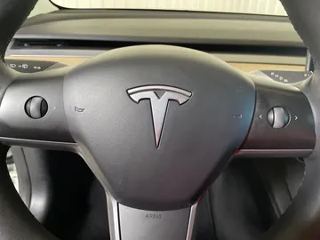 2022 Tesla Model 3 - image 16