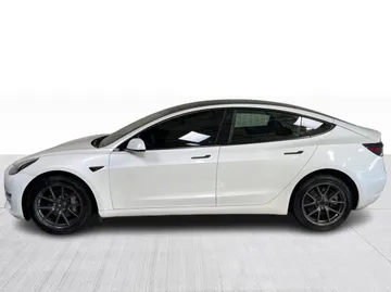 2022 Tesla Model 3 - image 4
