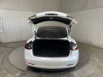 2022 Tesla Model 3 - image 13