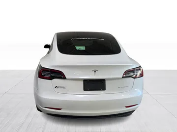 2022 Tesla Model 3 - image 7