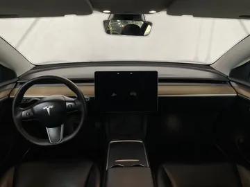 2022 Tesla Model 3 - image 4