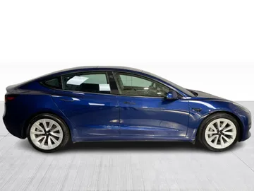 2022 Tesla Model 3 - image 2