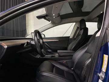 2022 Tesla Model 3 - image 3