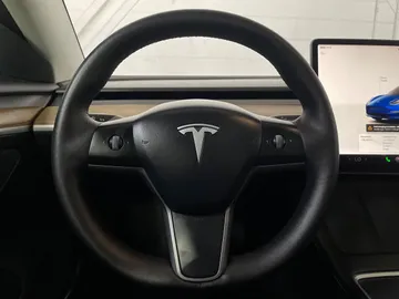 2022 Tesla Model 3 - image 15