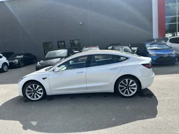 2020 Tesla Model 3 - image 4