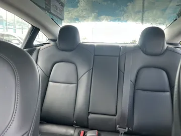 2020 Tesla Model 3 - image 8