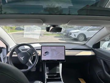 2020 Tesla Model 3 - image 9