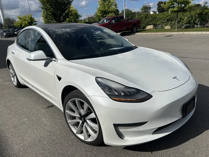 2020 Tesla Model 3 - image principale
