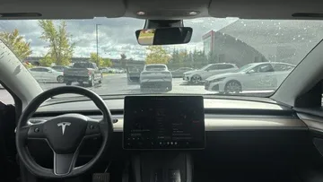 2022 Tesla Model 3 - image 9