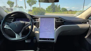 2016 Tesla Model S - image 9