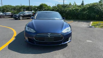 2016 Tesla Model S - image 2