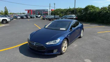 2016 Tesla Model S - image 3