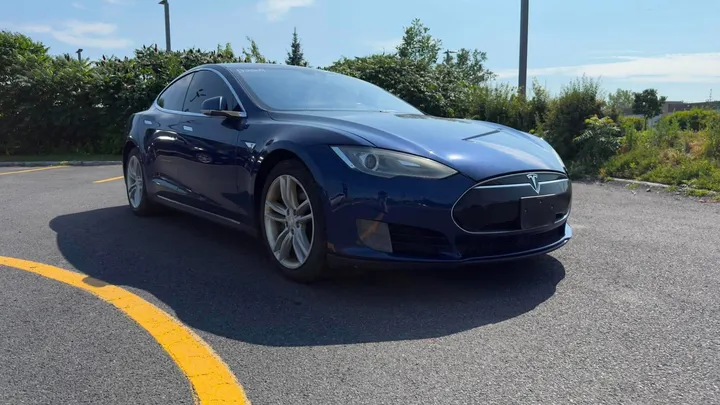 2016 Tesla Model S - image principale