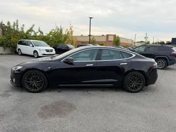 2017 Tesla Model S - image 6