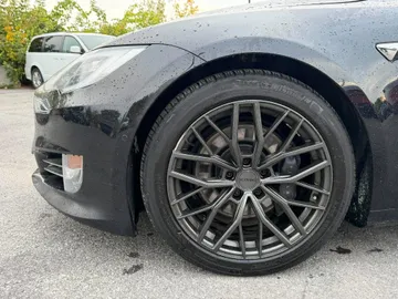 2017 Tesla Model S - image 7
