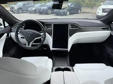 2017 Tesla Model S - image 9
