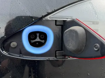2017 Tesla Model S - image 10