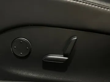2019 Tesla Model S - image 17
