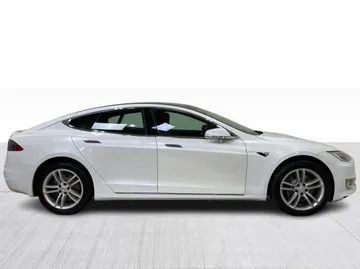 2019 Tesla Model S - image 2