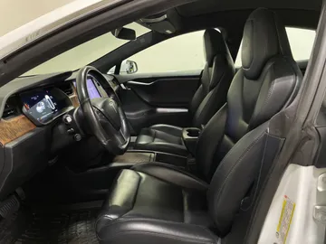2019 Tesla Model S - image 3