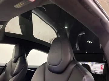 2019 Tesla Model S - image 6