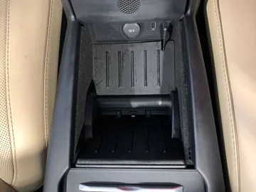 2017 Tesla Model S - image 28