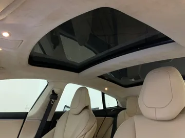 2017 Tesla Model S - image 6