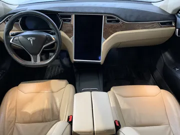 2017 Tesla Model S - image 4
