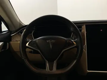 2017 Tesla Model S - image 18