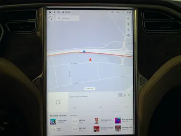 2017 Tesla Model S - image 22