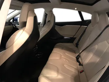 2017 Tesla Model S - image 15