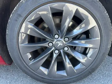 2019 Tesla Model S - image 7