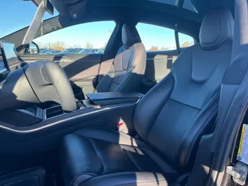 2023 Tesla Model S - image 9