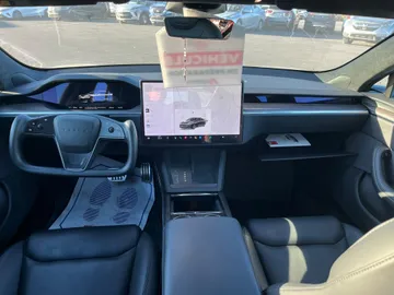 2023 Tesla Model S - image 10