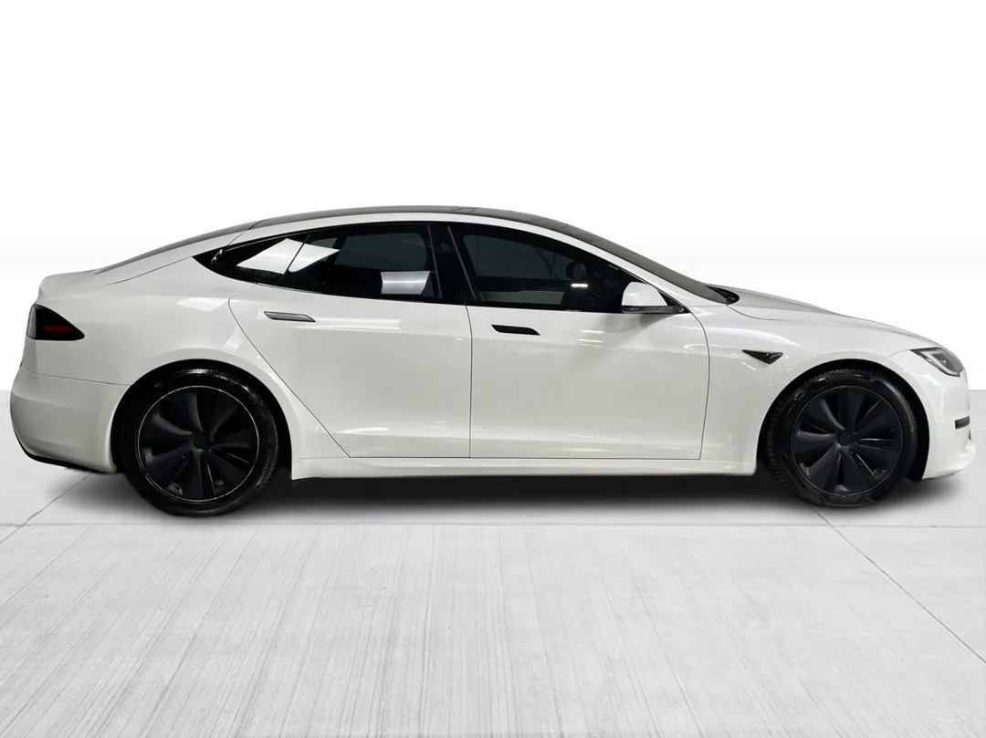 2022 Tesla Model S — photo 2