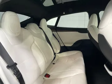 2022 Tesla Model S - image 14