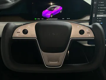 2022 Tesla Model S - image 15