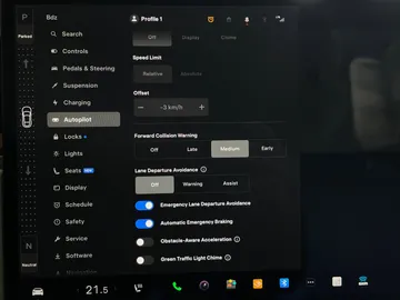 2022 Tesla Model S - image 27