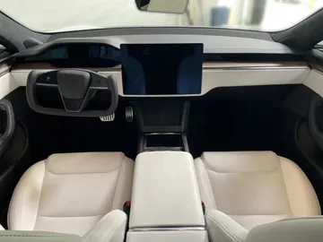 2022 Tesla Model S - image 4