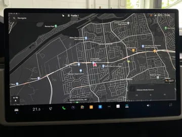 2022 Tesla Model S - image 19