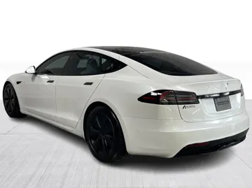 2022 Tesla Model S - image 10