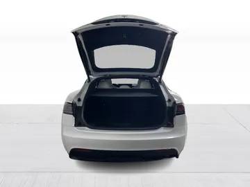 2022 Tesla Model S - image 12