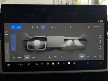 2022 Tesla Model S - image 21