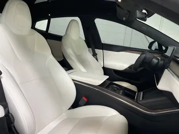 2022 Tesla Model S - image 3
