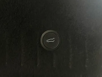2022 Tesla Model S - image 17