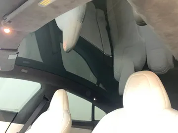 2022 Tesla Model S - image 12
