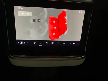 2022 Tesla Model S - image 28