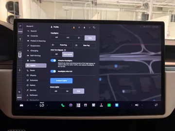 2022 Tesla Model S - image 17