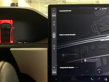2022 Tesla Model S - image 31