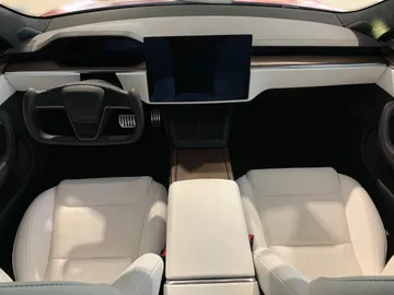 2022 Tesla Model S - image 22